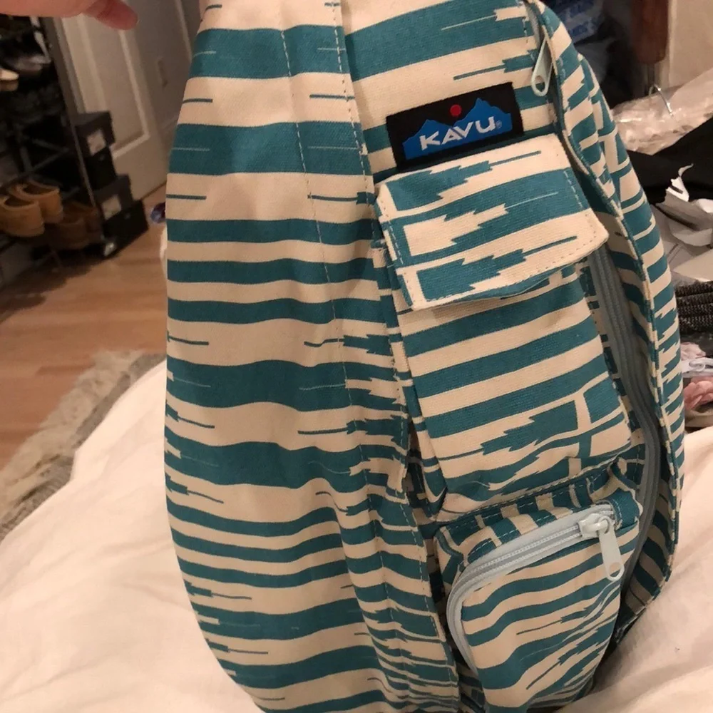 KAVU ROPE CROSSBODY BAG in SKYLINE IKAT NWT - Picture 2 of 12